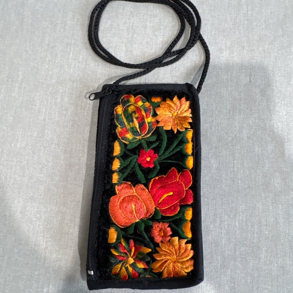 Women's Unbranded glasses case wallet Black Multicolor Floral velvet embroidered